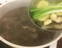 炖牛肉配彩椒的做法图解2