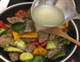 炖牛肉配彩椒的做法图解9