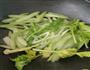 素炒芹菜鸡蛋木耳的做法图解2
