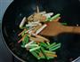 鸡丝蒜薹炒豆干的做法图解3