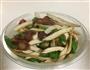 青椒香干炒腊肠的做法图解3