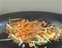 胡萝卜炒肉的做法图解3