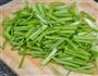 剁椒芹菜肉丝的做法图解1