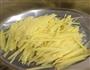 酸菜丝炒土豆丝的做法图解1