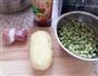 土豆豆角焖饭的做法图解1