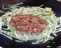 白菜丝炒肉片的做法图解7
