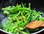 菜椒炒鸡蛋的做法图解3