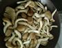 白菜猪肉炖粉条的做法图解3