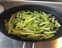 芹菜炒粉的做法图解1