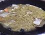 五花肉炖酸菜的做法图解9