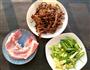 花肉焖茶树菇的做法图解1