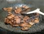 花肉焖茶树菇的做法图解5