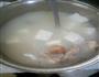 鲫鱼排骨豆腐汤的做法图解3