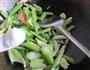 香菇炒芹菜的做法图解5