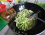 耗油蒜苔炒土豆丝的做法图解8