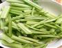 香菇炒胡萝卜芹菜的做法图解3