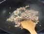 木耳藕片炒肉的做法图解5
