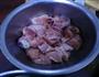 土豆烧鸡肉的做法图解1