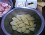 土豆烧鸡肉的做法图解2