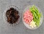 青椒肉丝炒木耳的做法图解3