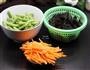 木耳热拌龙须豆的做法图解3