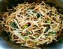 绿豆芽豆腐丝加芹菜叶凉拌冷菜的做法图解1