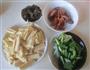 腐竹炒腊肠的做法图解1