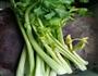 素炒芹菜的做法图解1
