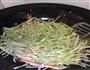海虾皮煸芸豆丝的做法图解3