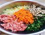 猪肉香菇青菜馅饺子的做法图解2