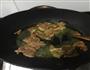 金针菇炒肉片的做法图解2