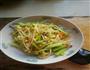 芹菜炒黄豆芽的做法图解3