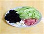 黄瓜木耳炒肉的做法图解1