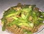 芹菜爆炒鸡汁豆腐串的做法图解1