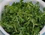 水豆豉炒茼蒿菜的做法图解1
