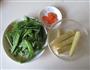 荷兰豆炒玉米笋的做法图解1