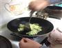 牛油果虾仁炒饭的做法图解2