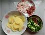 香辣土豆肉片的做法图解1