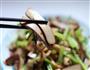 芹菜肉片炒鸡蛋干的做法图解11