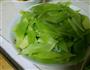 香菇莴笋油面筋的做法图解2