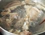 棒骨菌菇汤的做法图解2