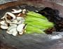 香菇木耳肉片的做法图解1