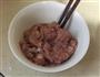 大蒜炒肉的做法图解1