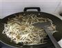 豆芽炒肉的做法图解5
