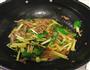 芹菜炒牛肉丝的做法图解7