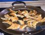 生煎牛肉锅贴的做法图解2