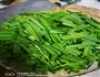蒜苗炒鸡蛋的做法图解1