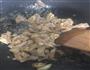 百香果炒肉片的做法图解1