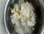 冰糖银耳炖雪梨的做法图解2