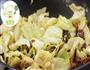 干锅腊肉手撕包菜，冬季下馆子必点│威厨艺的做法图解8